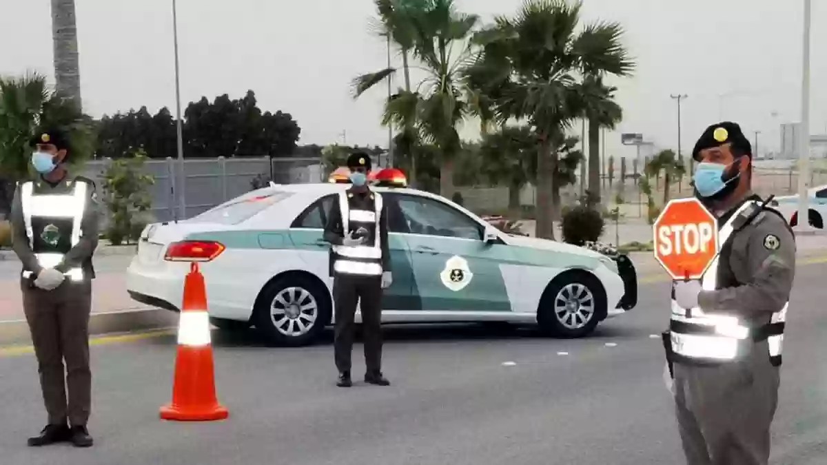 المرور السعودي يبدأ برصد هذه المخالفة آليا ويفرض غرامات مالية ضخمة على كل قائد سيارة لا يلتزم بها .. بدءا من 1/10