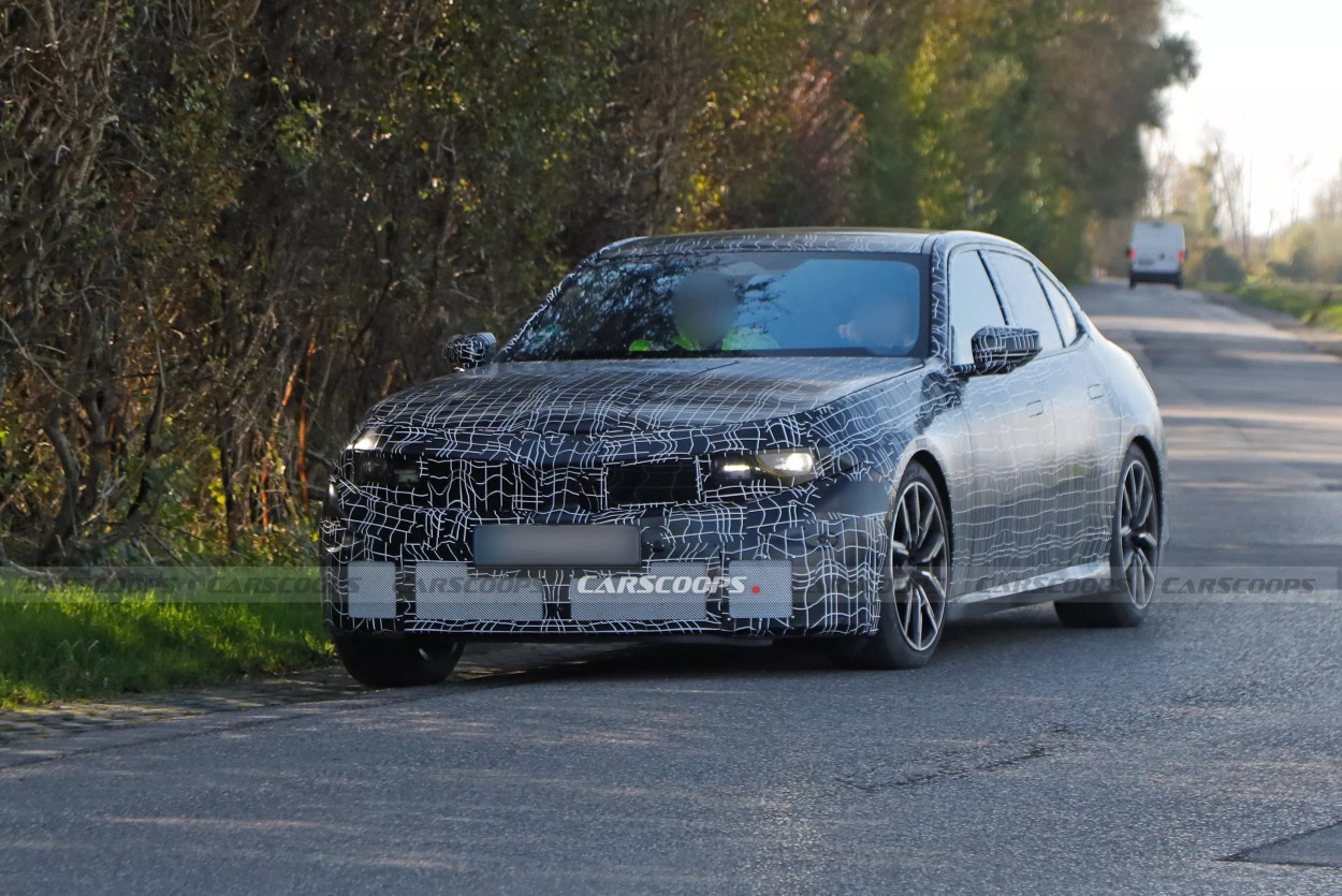 عاجل .. كشف الستار عن محطمة تسلا سيارة BMW الفئة الثالثة الكهربائية بميزات ولا بالأحلام (تعرف عليها)